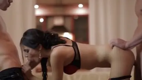Threesome alongside incredible brunette Jay Dee
