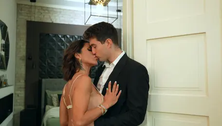 David Perry: Jimmy Meets Vittoria's Big Boobs